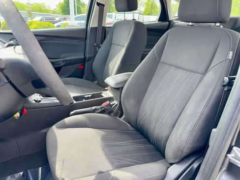 Used 2017 Ford Focus SE FWD image 12