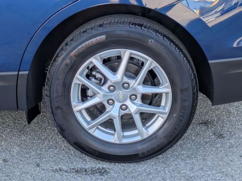 Used 2023 Chevrolet Equinox LS w/ LS Convenience Package FWD image 9