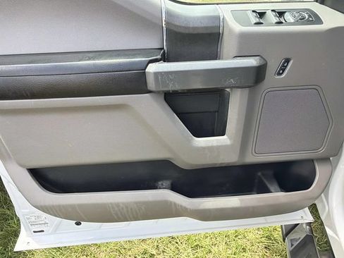 Used 2015 Ford F150 XLT w/ Equipment Group 301A Mid RWD image 26