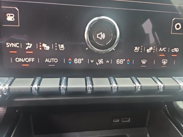 Used 2025 GMC Yukon Elevation w/ Technology Package AWD/4WD image 17