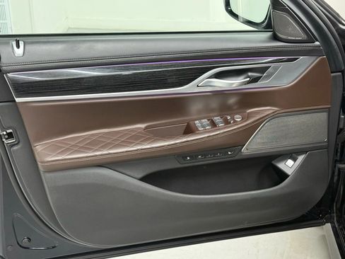 Used 2022 BMW 750i xDrive w/ Luxury Rear Seating Package image 19