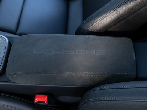 Used 2025 Porsche 911 Carrera RWD image 44