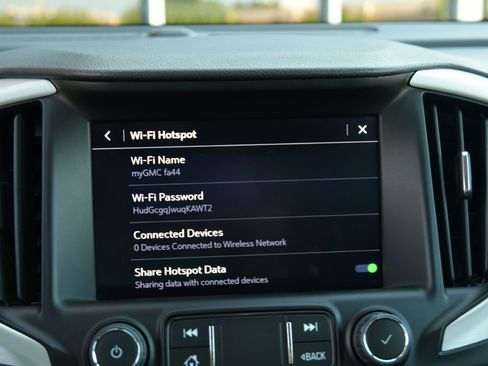 Used 2024 GMC Terrain SLT image 19