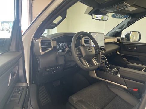 Used 2025 Toyota Tundra Limited AWD/4WD image 6