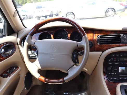 Used 2003 Jaguar XJ8 L RWD image 17