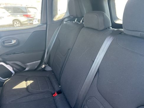 Used 2018 Jeep Renegade Latitude image 20