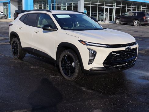 New 2026 Chevrolet Trax ACTIV w/ Sunroof Package image 2