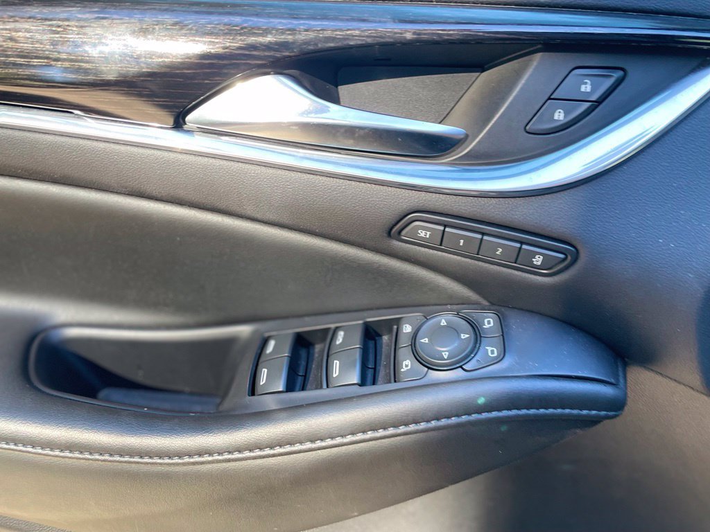 Used 2021 Buick Enclave Avenir w/ Avenir Technology Package AWD/4WD image 10
