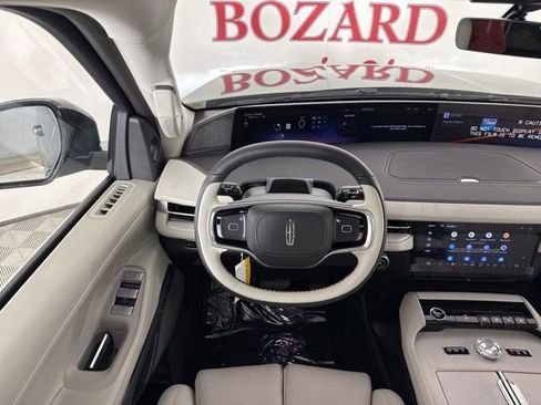 New 2025 Lincoln Navigator Reserve image 10