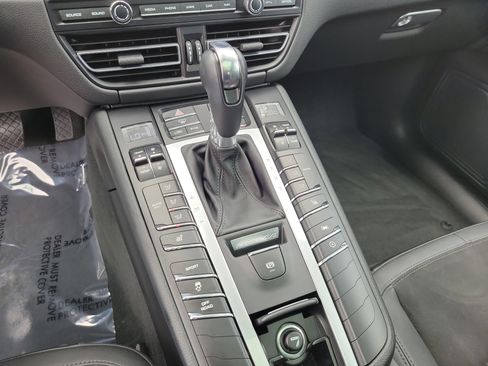 Used 2021 Porsche Macan AWD/4WD image 25