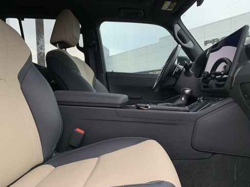 Used 2026 Lexus GX 550 AWD/4WD image 35