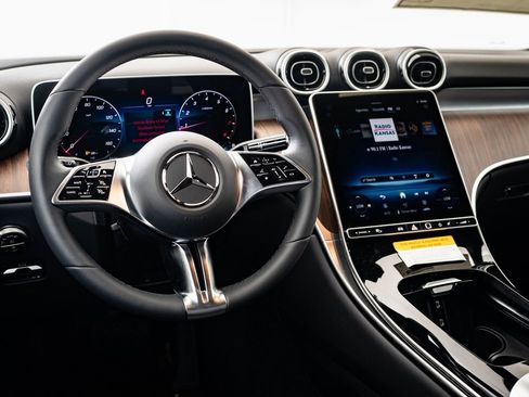 Certified 2025 Mercedes-Benz GLC 300 4MATIC image 4