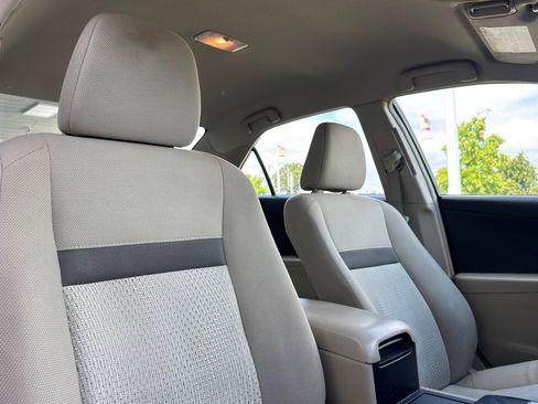 Used 2014 Toyota Camry LE FWD image 30