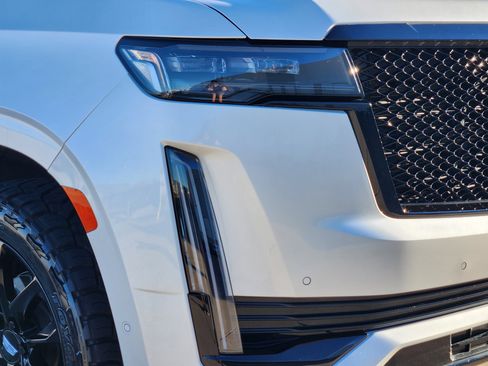 Used 2023 Cadillac Escalade Sport Platinum w/ LPO, ONYX Package image 7