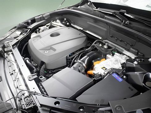 New 2025 Volvo XC60 T8 Plus w/ Protection Package Premier image 15