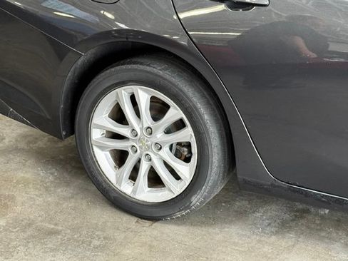 Used 2017 Chevrolet Malibu LT FWD image 29
