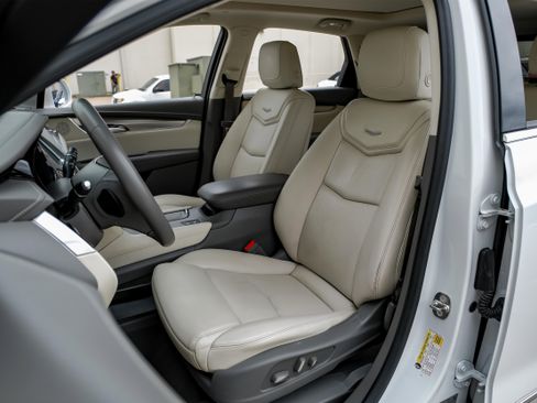 Used 2018 Cadillac XT5 Premium Luxury w/ Driver Assist Package image 31