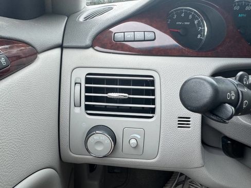 Used 2007 Buick Lucerne CXL image 24