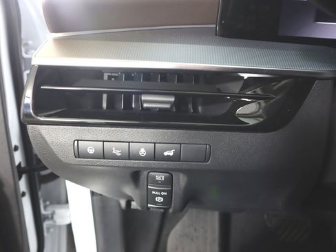 Certified 2025 Nissan Murano Platinum w/ Cargo Package image 18