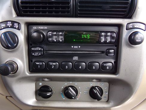 Used 2004 Ford Explorer Sport Trac XLT image 51