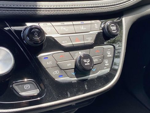 New 2027 Chrysler Pacifica Select FWD image 22