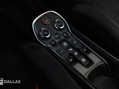 Used 2020 McLaren 600LT Spider RWD image 39