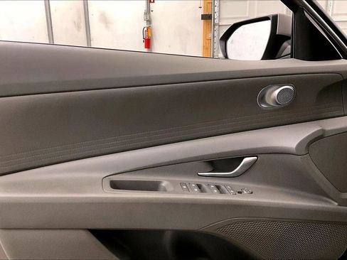 Used 2025 Hyundai Elantra Blue image 22