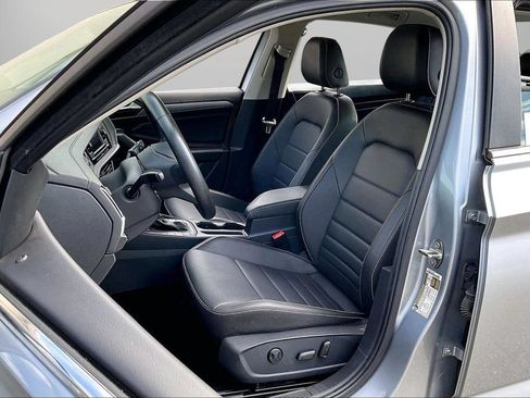 Used 2024 Volkswagen Jetta SE FWD image 23