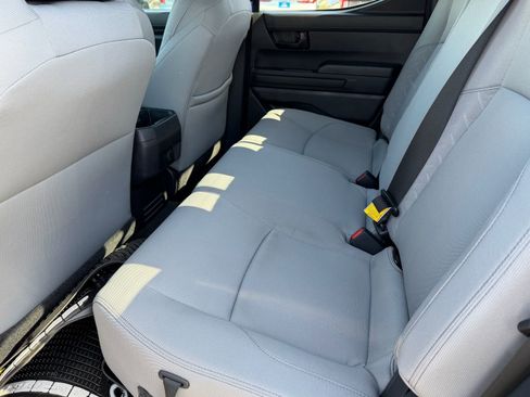 Used 2025 Toyota Tacoma SR5 AWD/4WD image 18