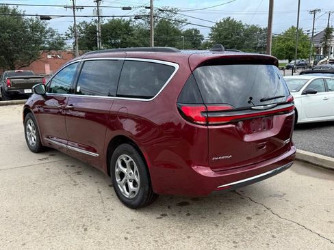Used 2023 Chrysler Pacifica Limited w/ Uconnect Theater Family Group AWD/4WD image 8