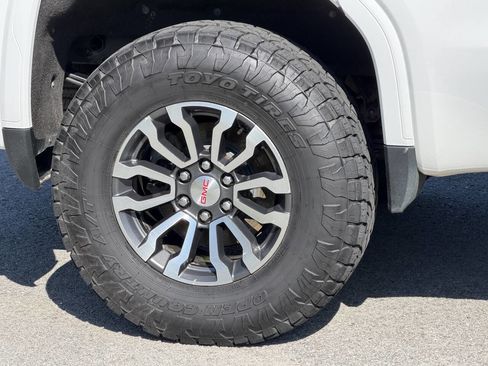 Used 2022 GMC Sierra 1500 AT4 w/ AT4 Premium Package AWD/4WD image 17