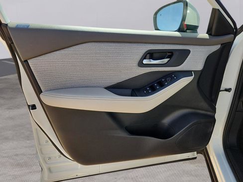 Used 2023 Nissan Rogue SV image 14