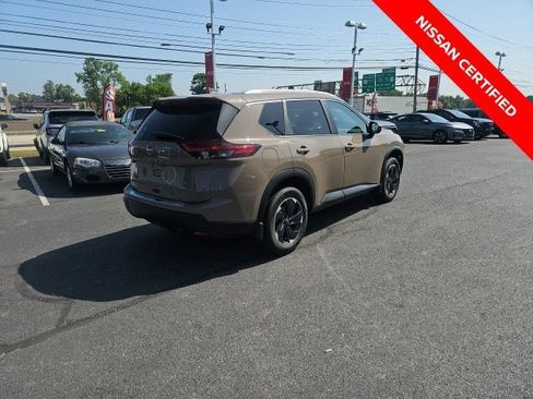 Certified 2025 Nissan Rogue SV w/ SV Premium Package AWD/4WD image 8