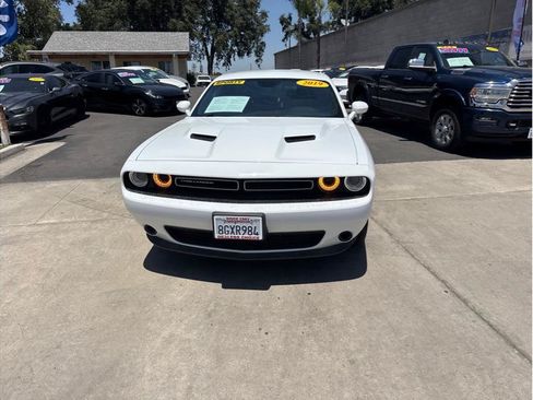 Used 2019 Dodge Challenger SXT RWD image 2