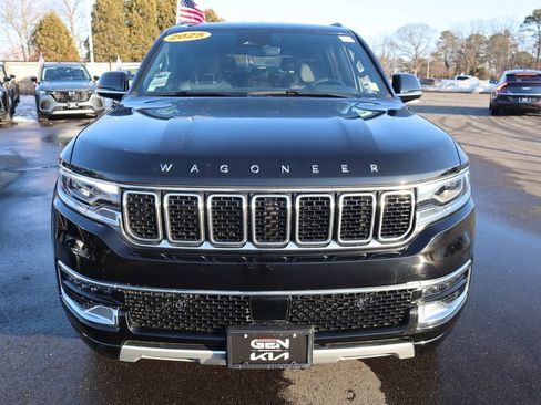 Used 2025 Jeep Wagoneer L Series II w/ 8-pass Seating Package image 3