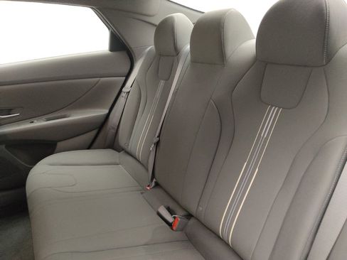 Used 2023 Hyundai Elantra SEL w/ Convenience Package image 18