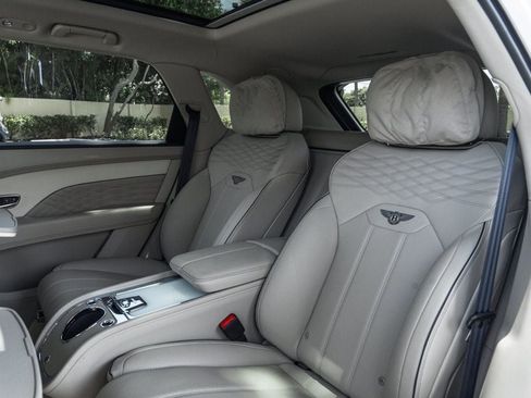 Used 2023 Bentley Bentayga Extended Wheelbase AWD/4WD image 23