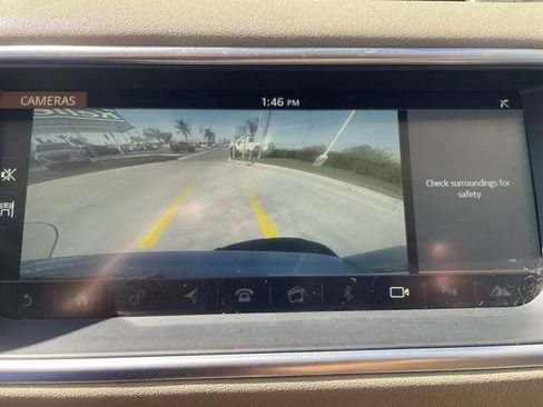 Used 2018 Land Rover Range Rover Evoque SE image 15