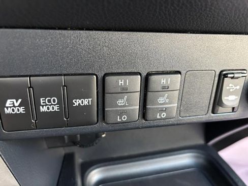 Used 2018 Toyota RAV4 LE Plus image 24