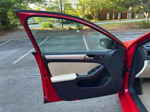 Used 2014 Volkswagen Jetta SE FWD image 18