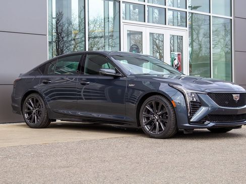 Used 2025 Cadillac CT5 V image 3