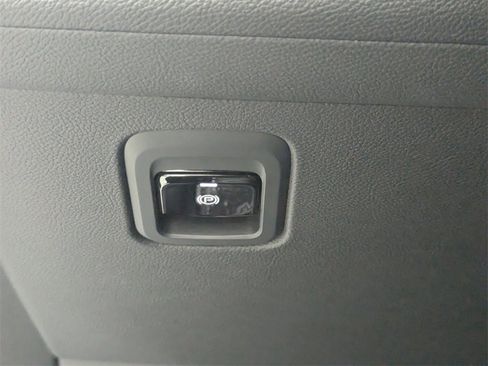 Used 2023 Maserati Grecale GT image 12