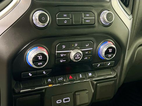 Used 2020 GMC Sierra 1500 SLE w/ SLE Value Package image 27