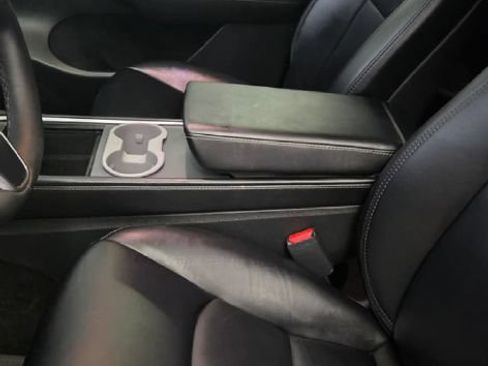 Used 2023 Tesla Model Y Performance AWD/4WD image 9