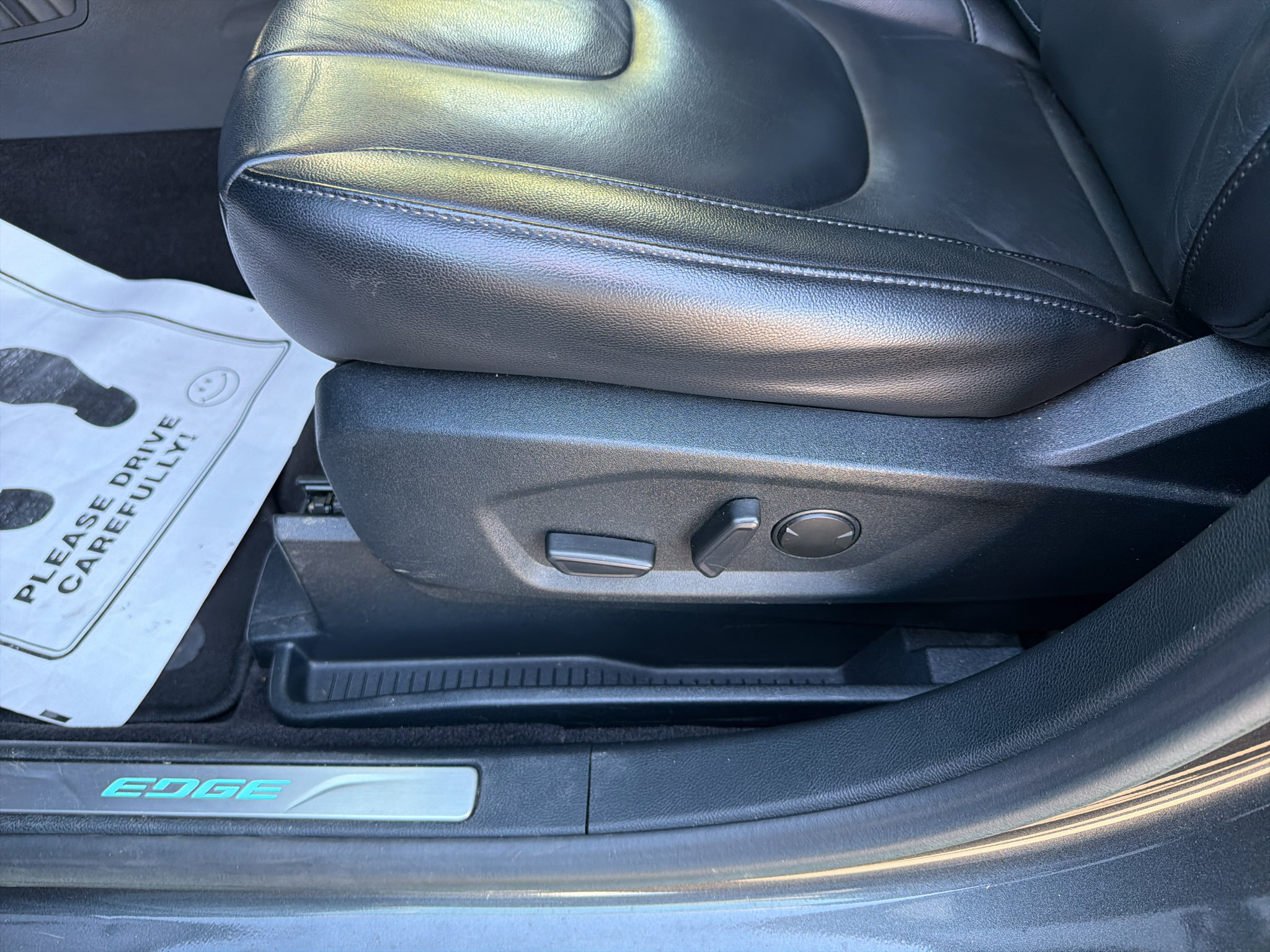 Used 2020 Ford Edge Titanium FWD image 19