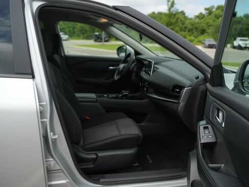 Used 2025 Nissan Rogue SV FWD image 20