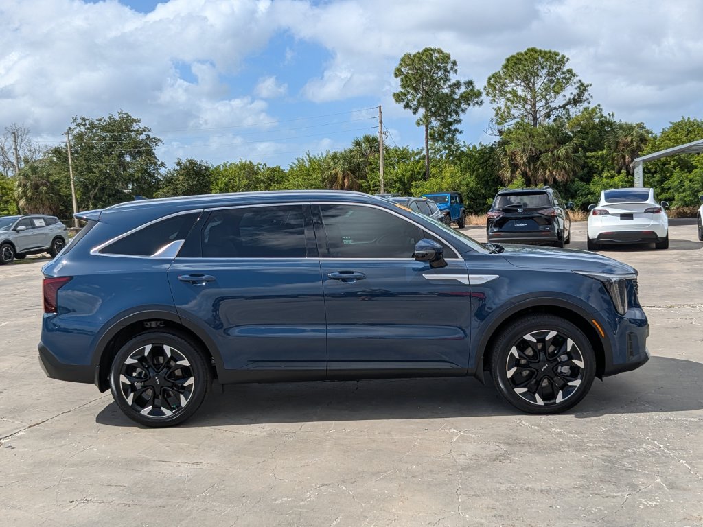 Certified 2025 Kia Sorento EX FWD image 10