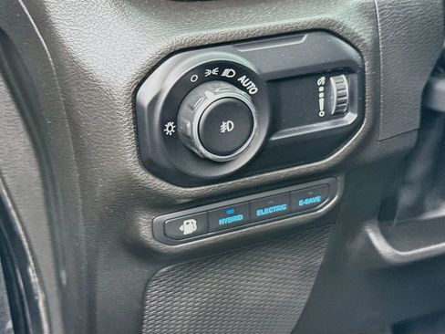 Used 2023 Jeep Wrangler Unlimited Sahara w/ Cold Weather Group AWD/4WD image 11