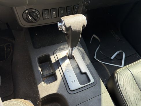 Used 2019 Nissan Frontier PRO-4X w/ Pro-4x Luxury Package image 19