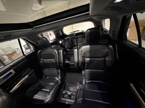Used 2021 Ford Explorer Limited w/ Equipment Group 301A AWD/4WD image 17